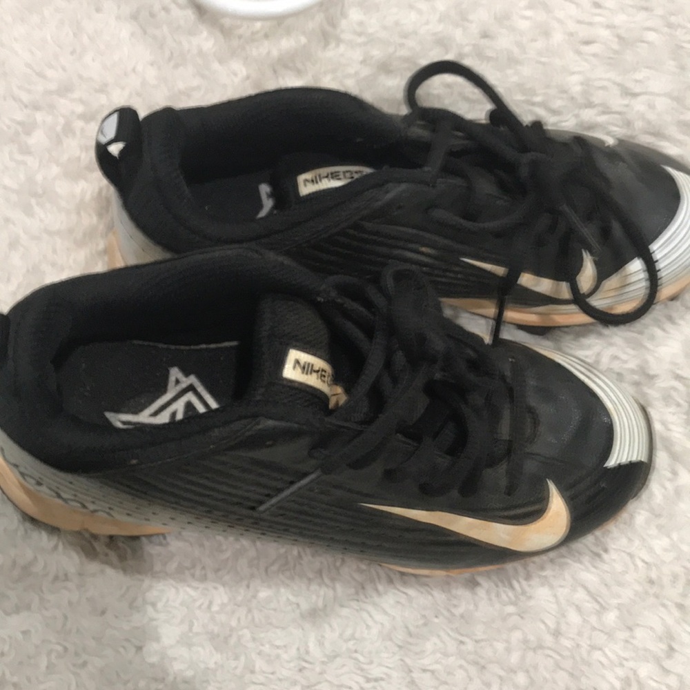 Used cleats - Picture 2 of 2